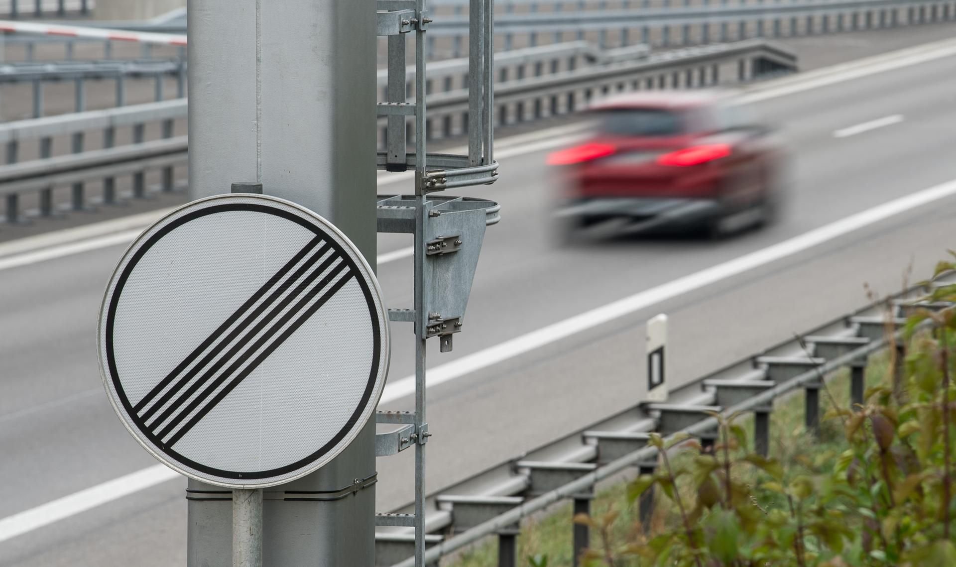 Aktuell gibt es noch keine allgemeine Geschwindigkeitsbegrenzung auf deutschen Autobahnen.