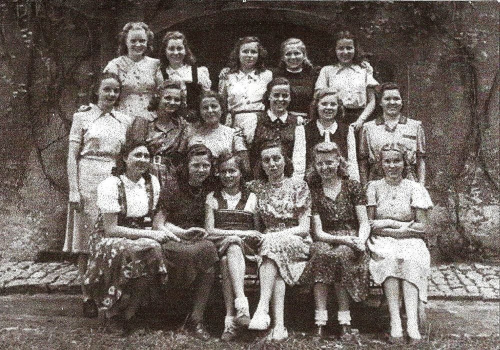 Die ersten Mädchen im Internat der Landesschule Pforta 1949/50.