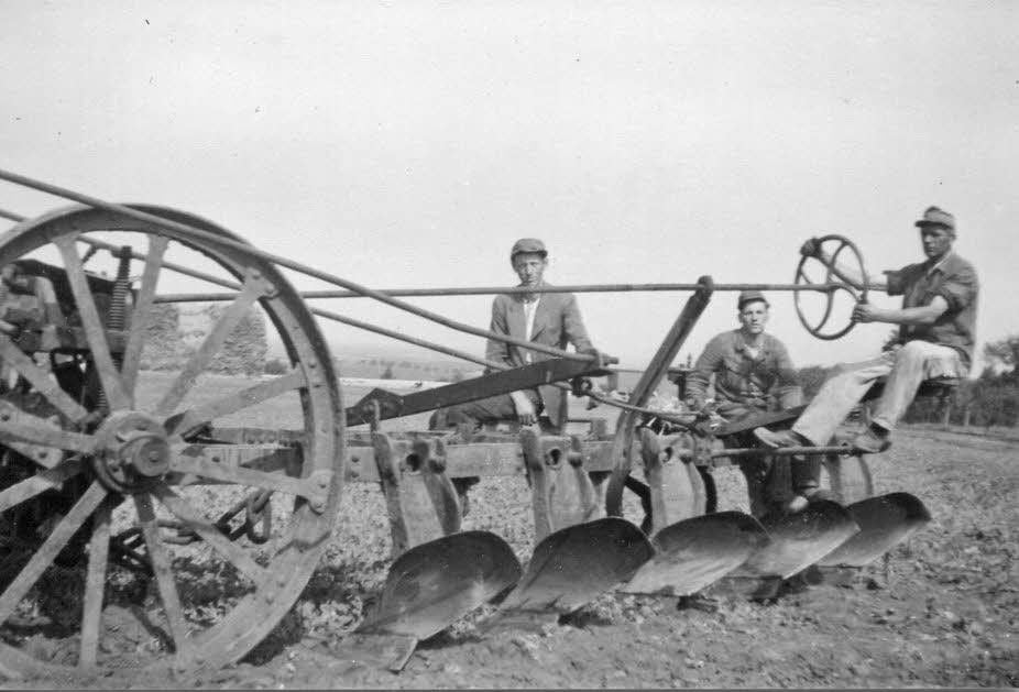 Heucke-Dampfpflüge wurden in alle Welt ausgeliefert. Aber auch in der Region, etwa in Neundorf bei Staßfurt, setzte man auf die Technik aus Gatersleben.