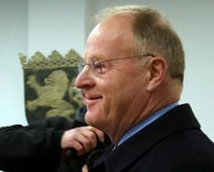 Ernst Welteke, Ex-Präsident der Deutschen Bundesbank, am Montag (11. Dezember) im Verwaltungsgericht in Frankfurt am Main (Foto: dpa)