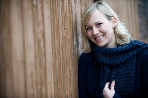 Sängerin Franziska Katzmarek posiert in Mücheln im Ortsteil Almsdorf . Die 18-Jährige aus Sachsen-Anhalt ist mit dem Publikumspreis «Schlager Saphir» ausgezeichnet worden. (FOTO: DAPD)