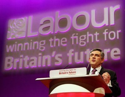 «Dort, wo wir Fehler gemacht haben, hebe ich die Hand und versuche, sie wieder gut zu machen», sagte Gordon Brown auf dem Labour-Parteitag. (Foto: dpa)