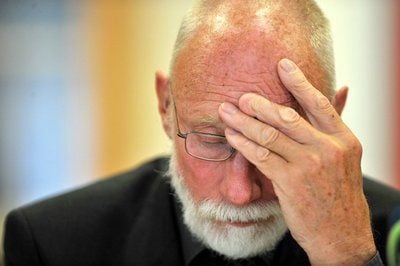 Der Vorsitzende der Doping-Untersuchungskommission der Uniklinik Freiburg, Hans Joachim Schäfer, stellt am Mittwoch den Abschlussbericht vor. Die Experten kamen nach der Befragung von zahlreichen Zeugen aus dem Bereich des Profi-Radsports zu dem Ergebnis, dass im Team Telekom/T-Mobile unter der Regie der Sportmediziner Dr. Heinrich und Prof. Schmid systematisch gedopt wurde. (FOTO: DPA)