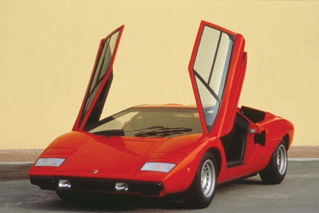Automobile Unvernunft in Zeiten der Ölkrise: der kompromisslose Keil Lamborghini Countach.