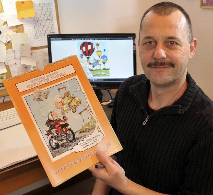 Derzeit arbeitet Steffen Kuche an seinem neusten Werk: einer Karikatur vor der Kultgaststätte Reimanns in Bernburg.