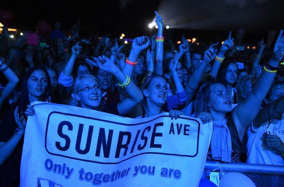 Begeisterung pur in Halle: Die Frauen sind bei den Fans von Sunrise Avenue wohl in der Mehrheit.