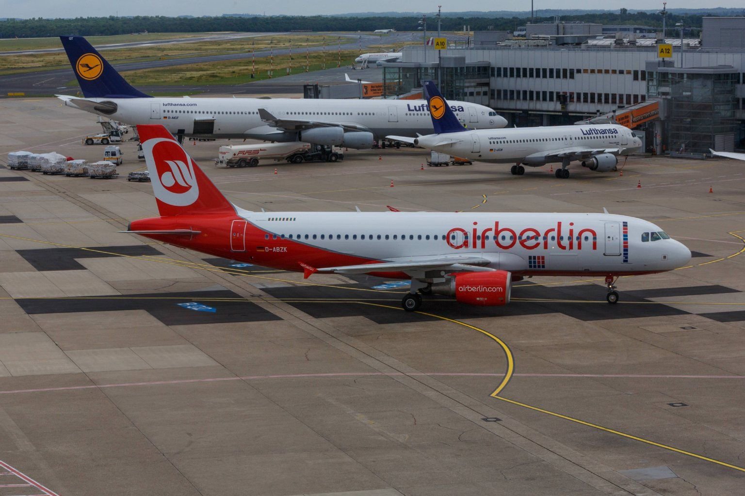 Die Fluggesellschaft Air Berlin fliegt seit Jahren Verluste ein.