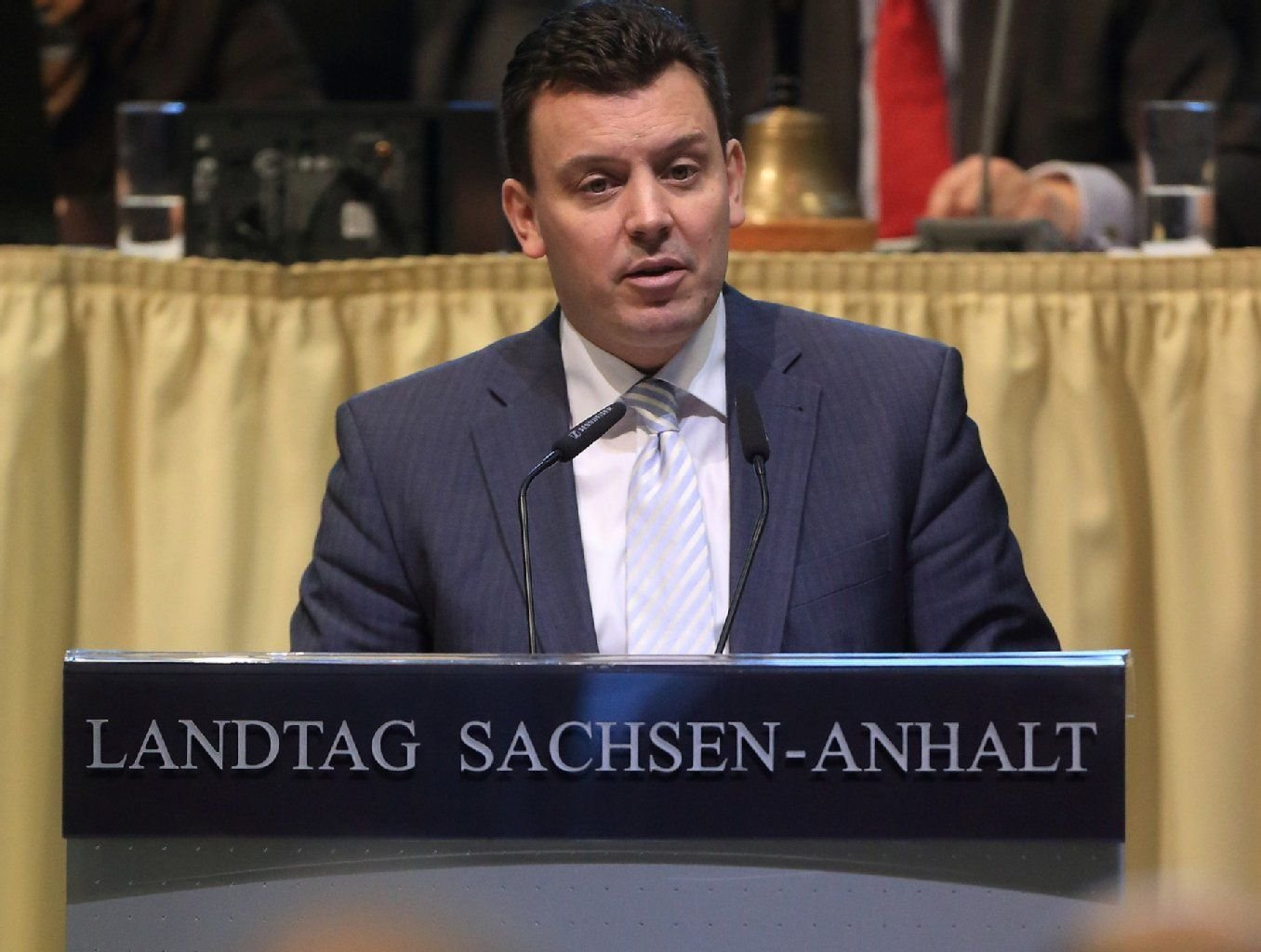 Der CDU-Fraktionsvorsitzende Andre Schröder spricht im Landtag in Magdeburg.