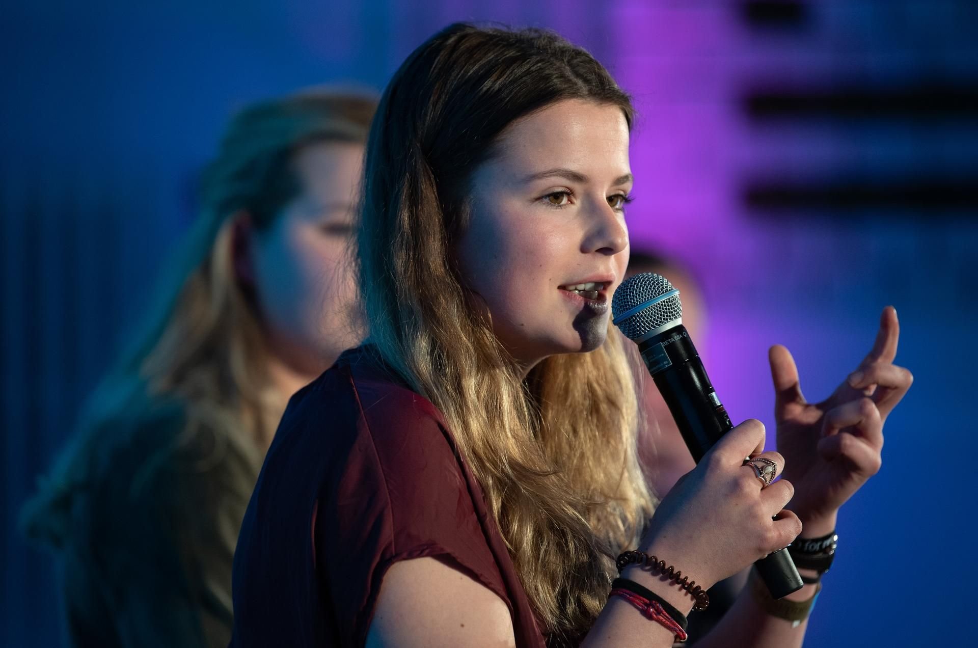 Die deutsche Klimaaktivistin Luisa Neubauer kritisiert die EU-Klimapolitik von Bundeskanzlerin Angela Merkel.