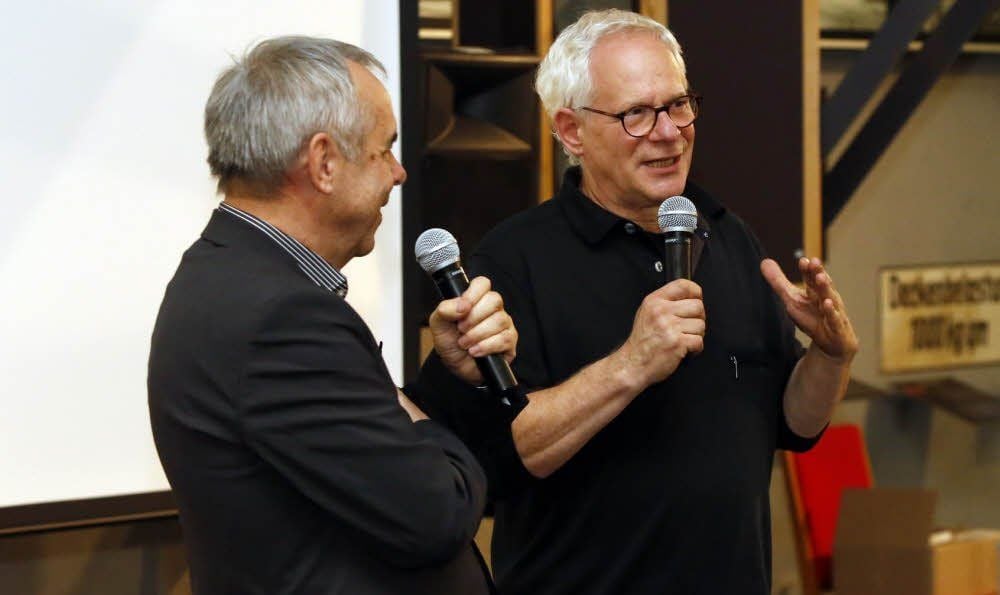 Regisseur Peter Kahane (r.) erzählt im Gespräch mit Paul Werner Wagner von den Dreharbeiten.