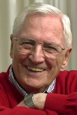 Jupp Derwall, ehemaliger Bundestrainer des Deutschen Fußball-Bundes (DFB), aufgenommen am 6.03.2002 in St. Ingbert. Seit über zwölf Jahren genießt er sein Dasein als Rentner. Er feiert am kommenden Sonntag (10.03.2000) seinen 75. Geburtstag.