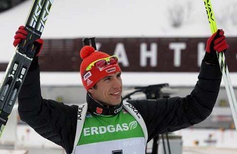 Arnd Peiffer hat gemeinsam mit Tina Bachmann den dritten Platz beim Sommer-Biathlon belegt. (FOTO: DPA)