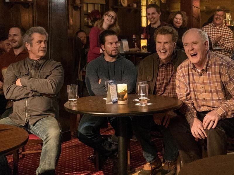Kurt (Mel Gibson), Dusty (Mark Wahlberg), Brad (Will Ferrell) und Don (John Lithgow) müssen das Weihnachtsfest gemeinsam bestreiten. Foto: Claire Folger/Paramount Pictures