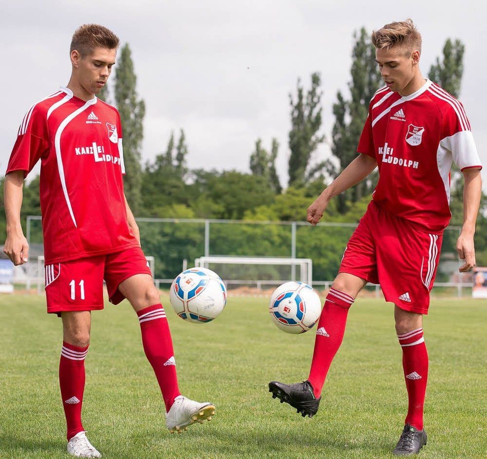 Der eine mit links, der andere mit rechts: Richard und Paul (rechts) Ahlert