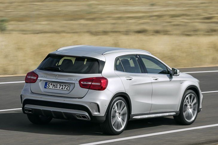 Der GLA 45 AMG hat einen 2,0 Liter großen Vierzylindermotor mit Turbo und 360 PS.
