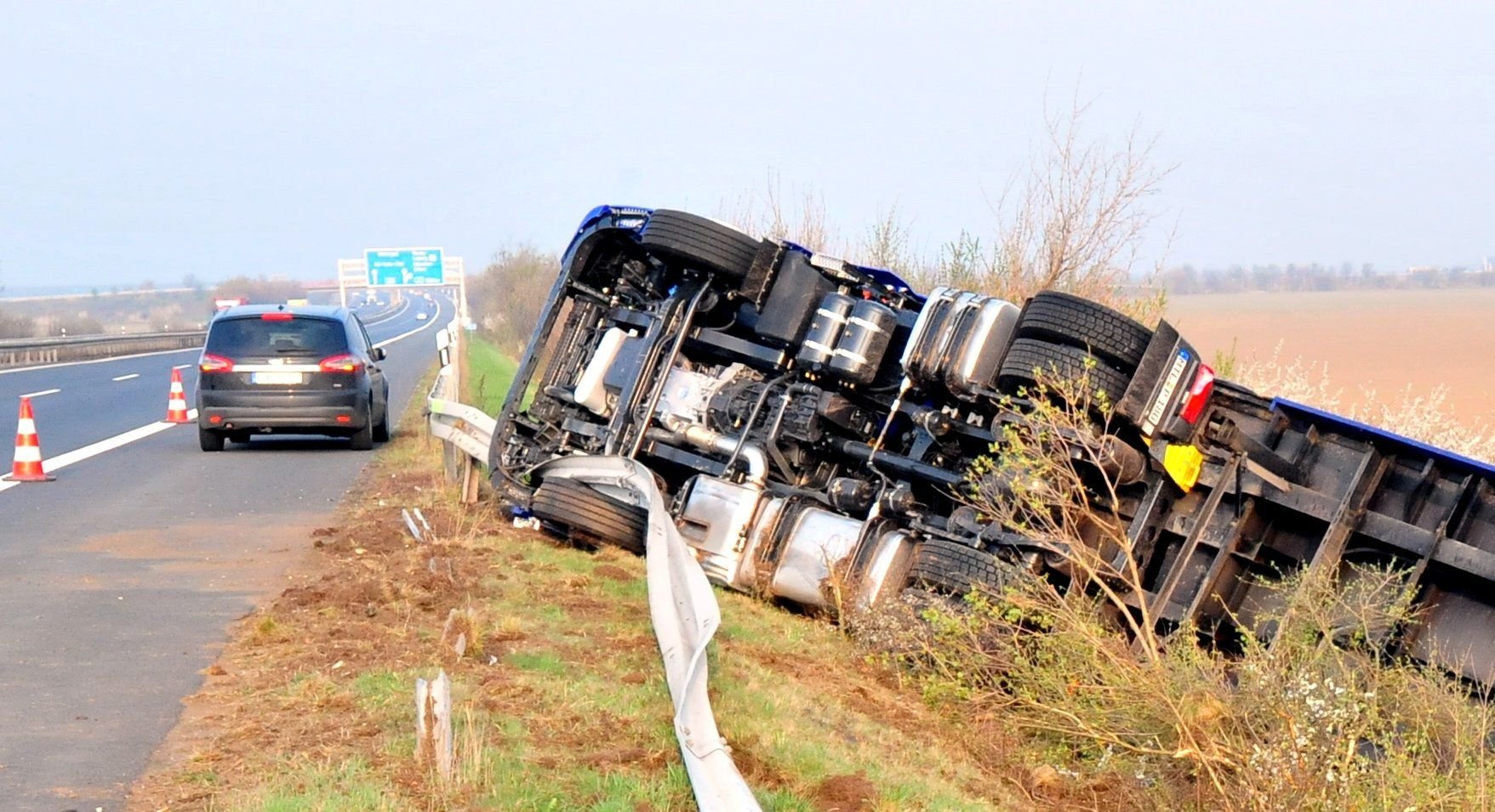 Autobahn 38: Autobahn 38: Unfall Und Planenschlitzer Auf A38