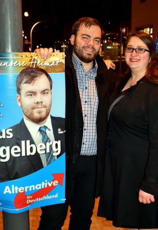 Der strahlende Sieger: Der Weißenfelser Marcus Spiegelberg mit seiner Verlobten Elisabeth Dick.