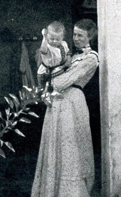 Margarethe von Eckenbrecher mit Sohn Bitz