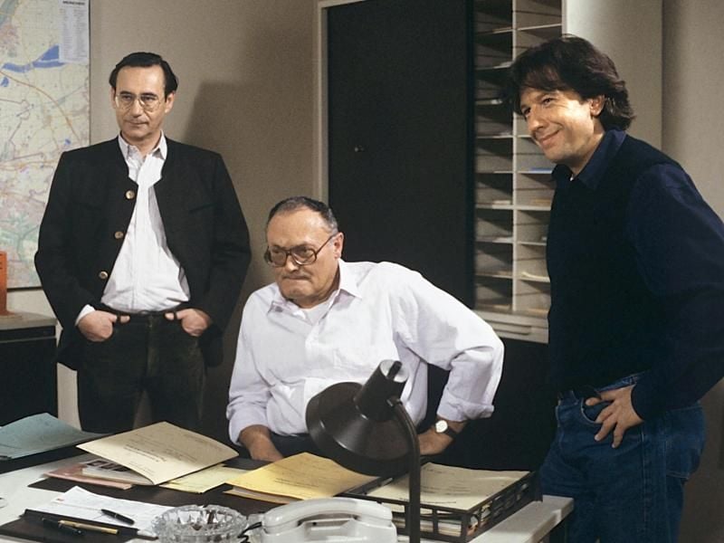 Die Schauspieler (l-r) Wilfried Klaus, Werner Kreindl und Bernd Herzsprung bei Dreharbeiten zu der TV-Serie „Soko 5113” (Archivfoto von 1987). Foto: Ursula Düren