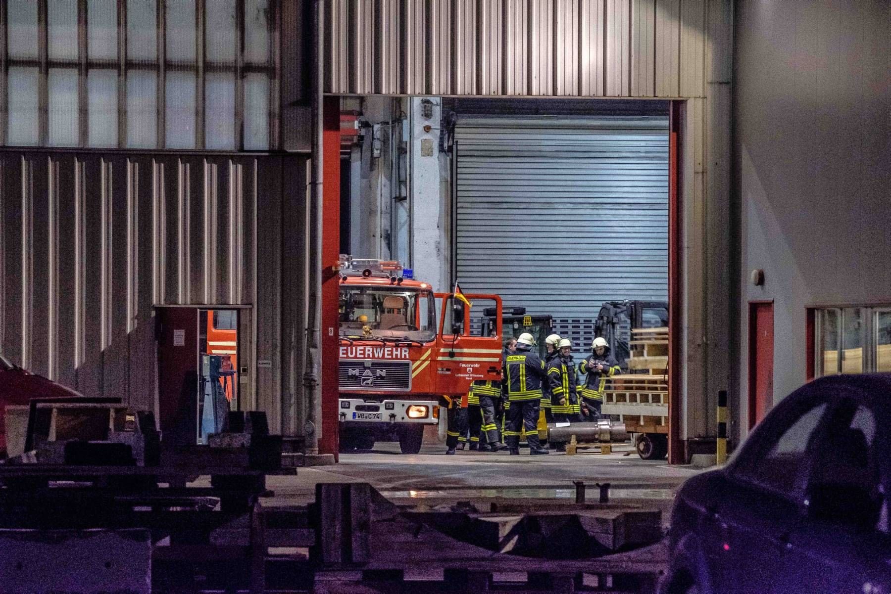 Die Kameraden hatten mit dem Feuer alle Hände voll zu tun.