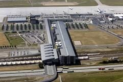 Luftaufnahme des Flughafens Leipzig-Halle, aufgenommen in Schkeuditz. (Foto: dpa)