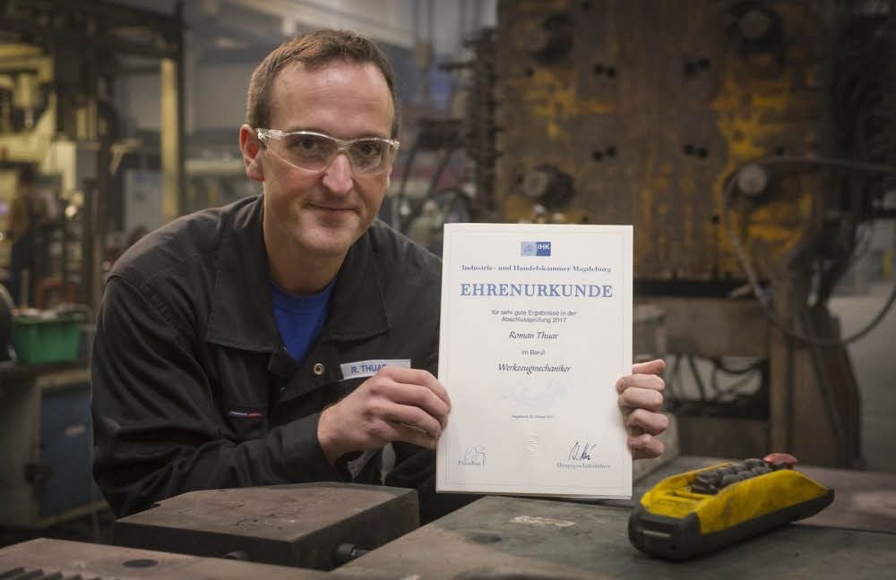 Roman Thuar hat in Harzgerode den Beruf des Werkzeugmechanikers gelernt und wurde als Bester seines Ausbildungsjahrgangs ausgezeichnet.