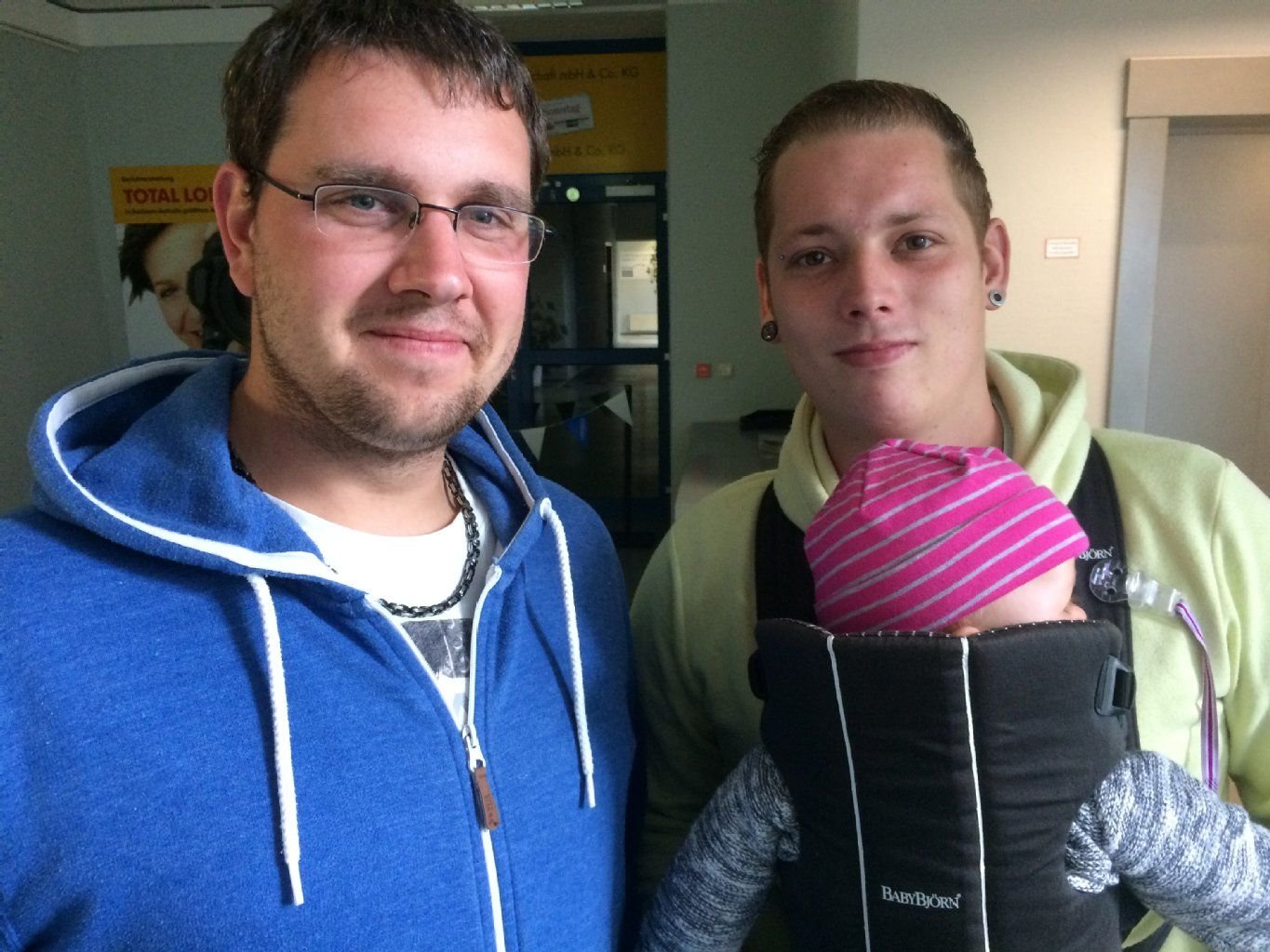 Markus Gutmann ist mit Tochter Emma und seinem Kollegen André Pfeifer gekommen.