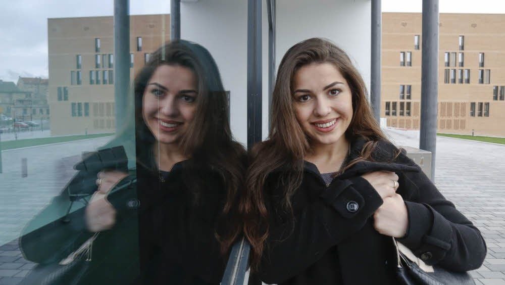 Auf dem neuen Campus: Alma Amagjekaj hat ein Studium aufgenommen, als erste aus ihrer Familie.