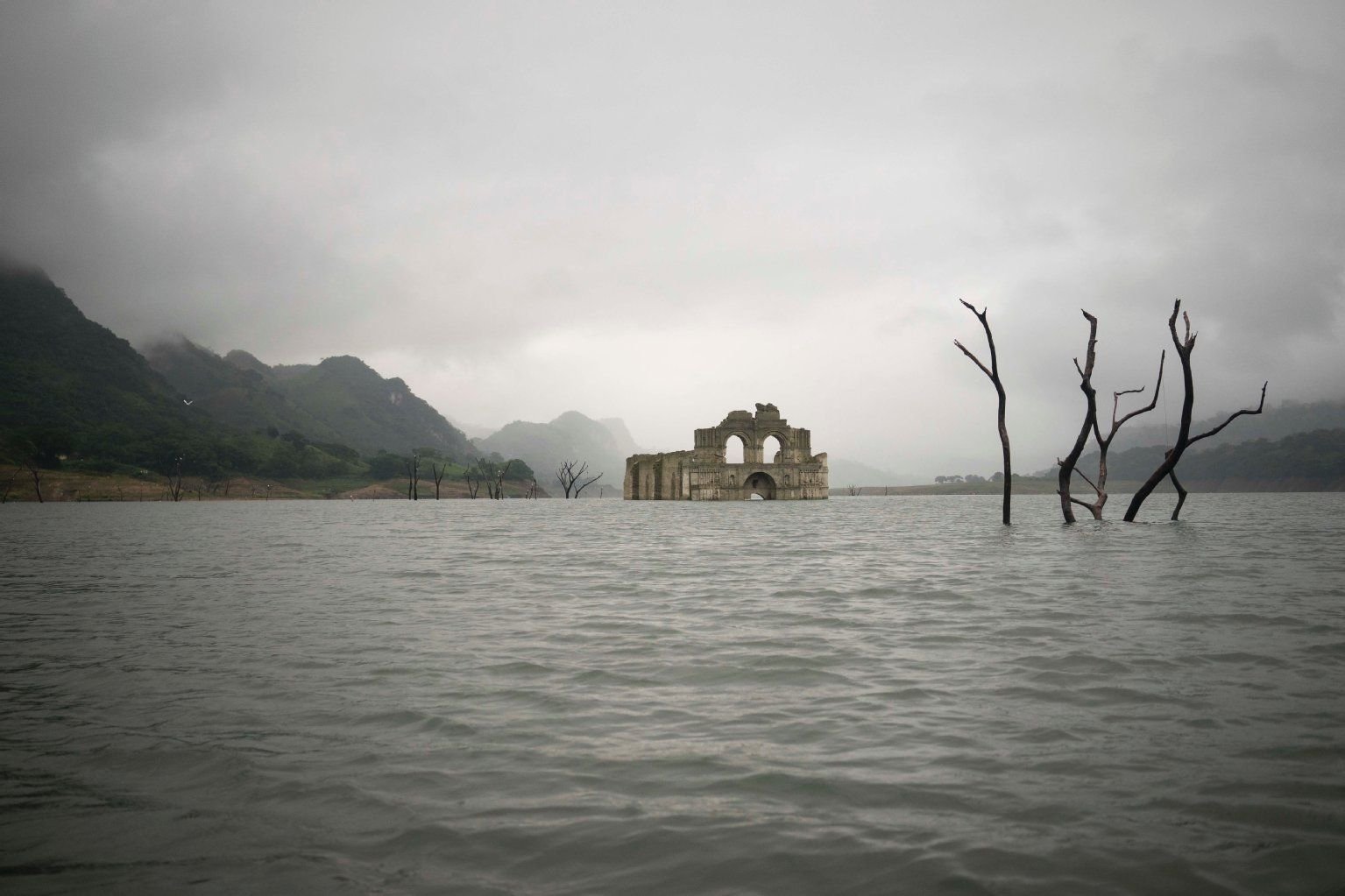Der Pegel des Wasserreservoirs ist in diesem Jahr um 25 Meter gesunken.