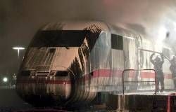 Löscharbeiten am ICE