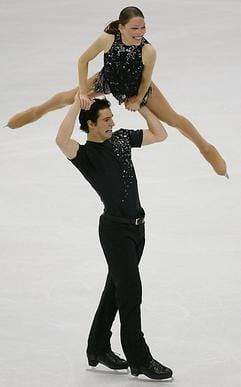 Eva-Maria Fitze und Rico Rex beenden am 26.03.2003 in Washington ihre erste Eiskunstlauf-WM auf Platz 15 (Archivfoto). Mit einem Gesundheitsattest musste die 21 Jahre alte Münchnerin vor den deutschen Meisterschaften am Wochenende in Berlin nachweisen, dass sie die bedrohliche Bulimie im Griff hat. (Foto. Timothy A. Clary, dpa) (Foto: MZ)