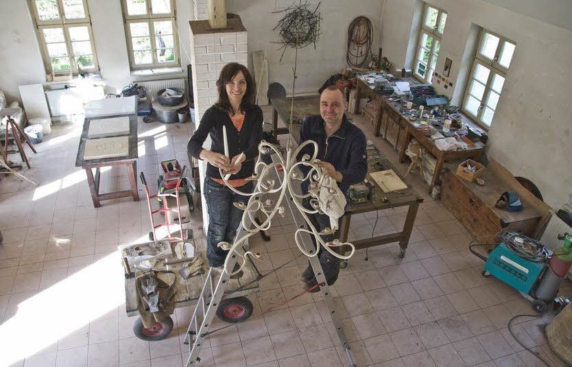 Esther und Marcus Brockhaus haben ihre Bildhauerwerkstatt für die Sonntagsmatineen geräumt. Am Sonntag laden sie zur letzten Matinee in diesem Jahr ein.