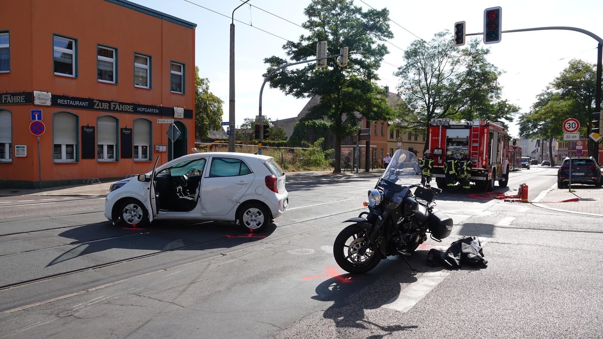 In Magdeburg hat sich im Kreuzungsbereich Sohlener Straße/Alt Westerhüsen ein schwerer Unfall ereignet.