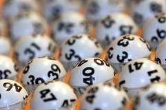 Die Lottokugeln liegen im Sendezentrum des ZDF in Mainz bereit für die Ziehung (Foto vom 20.06.01). Ein Lottospieler aus Baden-Württemberg hatden Millionen-Jackpot geknackt und den höchsten Einzelgewinn derLottogeschichte erzielt. (Foto: ddp)