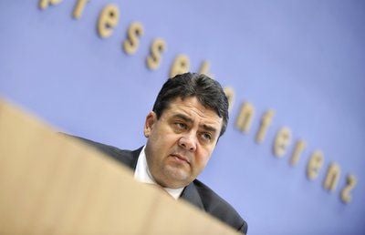 Bundesumweltminister Sigmar Gabriel (SPD) gibt in Berlin eine Pressekonferenz. (FOTO: DPA)