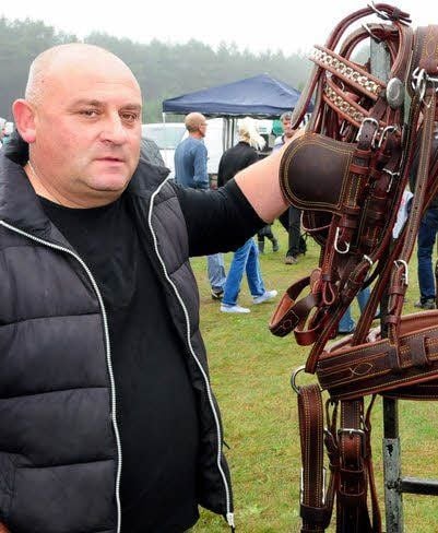 Jurek Kolk verkaufte Lederzeug für das Aufzäumen von Pferden. 650 Kilometer war er von Warschau bis Linda unterwegs.