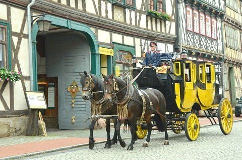 Nachbau einer Postkutsche vom Typ „Berliné“ von 1850 aus Preußen