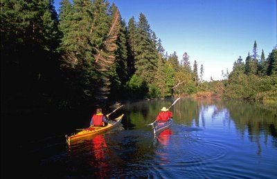 Die unzähligen Seen und Flüsse von Ontario bieten Aktivurlaubern viel Abwechslung. (FOTO: ONTARIO TOURISM/DPA)