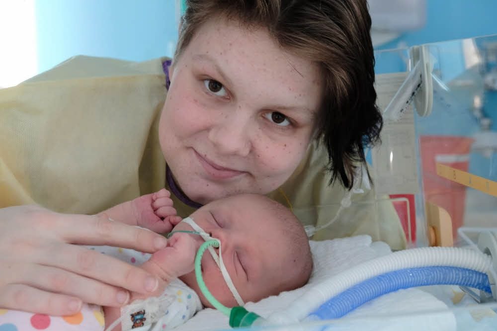 Mamas ganzer Stolz: Ben, der Sohn von Mary-Ann Reitzenstein, wurde um 0.35 Uhr im Klinikum Kröllwitz geboren und ist Halles Neujahrsbaby 2018.