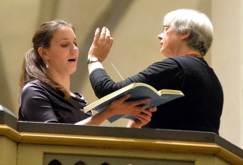 Alexandra Schmid (links) und Kantorin Heike Mross-Lamberti