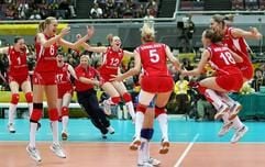 Die russischen Spielerin, neuer FIVB-Weltmeister, feiern ihren Finalsieg über Brasilien. (Foto: dpa)