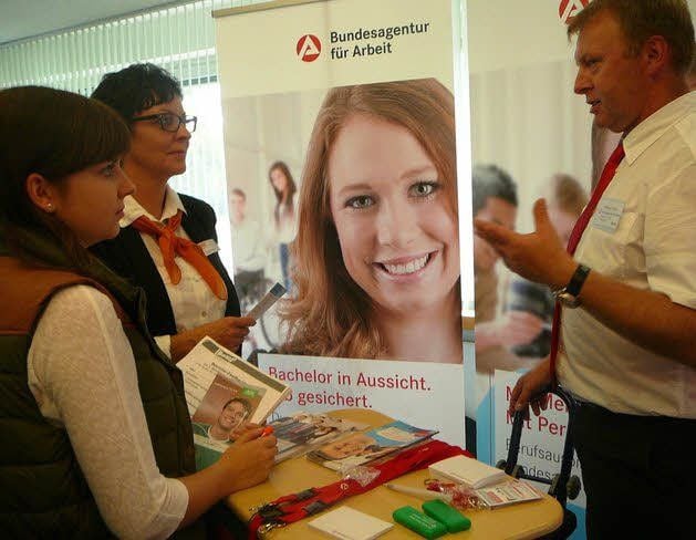 Die Experten der Arbeitsagentur beraten bei der Berufsfindungsmesse in Halberstadt (Foto aus dem vergangenem Jahr).