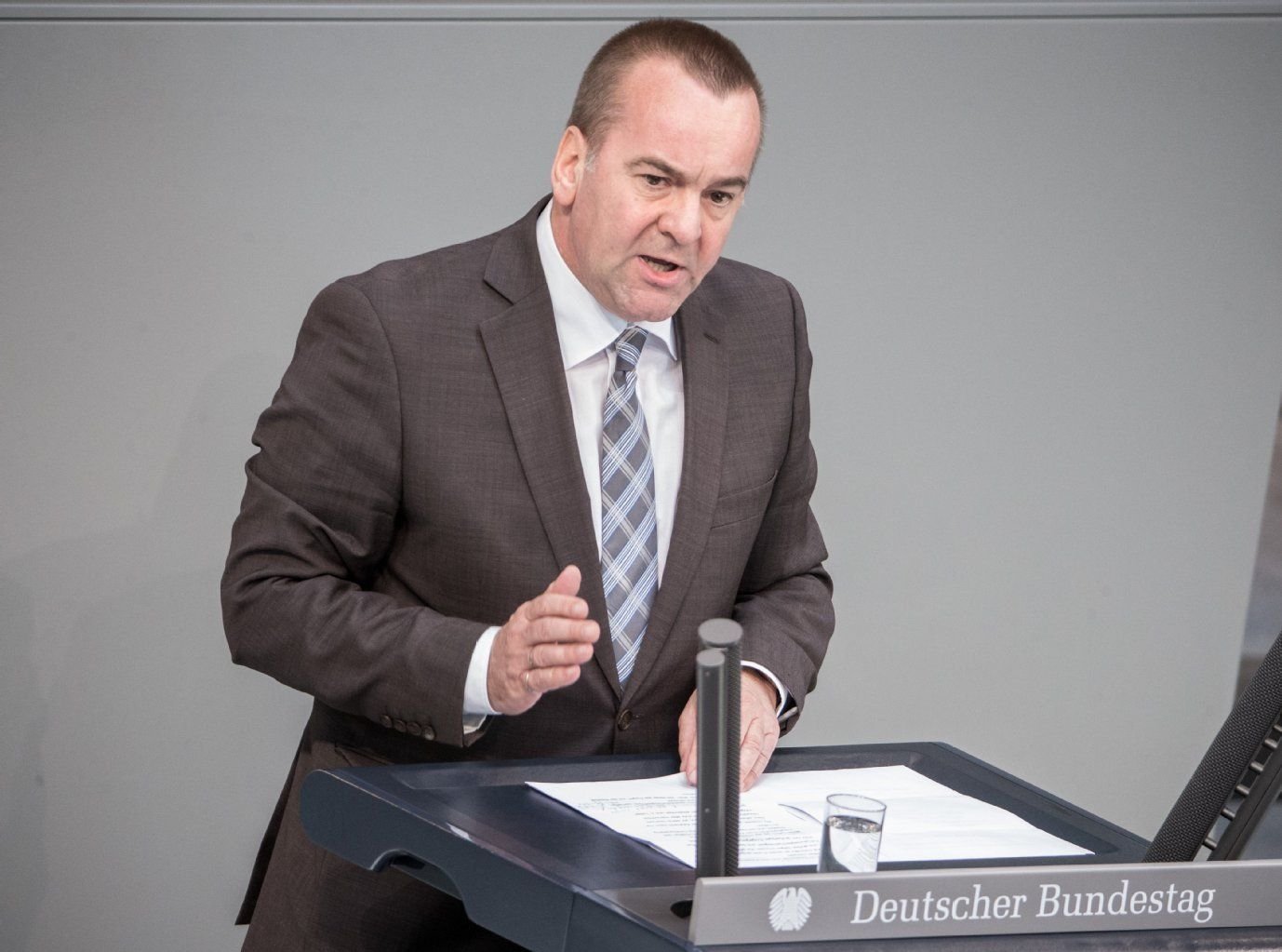 Niedersachsens Innenminister Boris Pistorius spricht sich in der Flüchtlingsdebatte im Bundestag für einen Plan B aus.