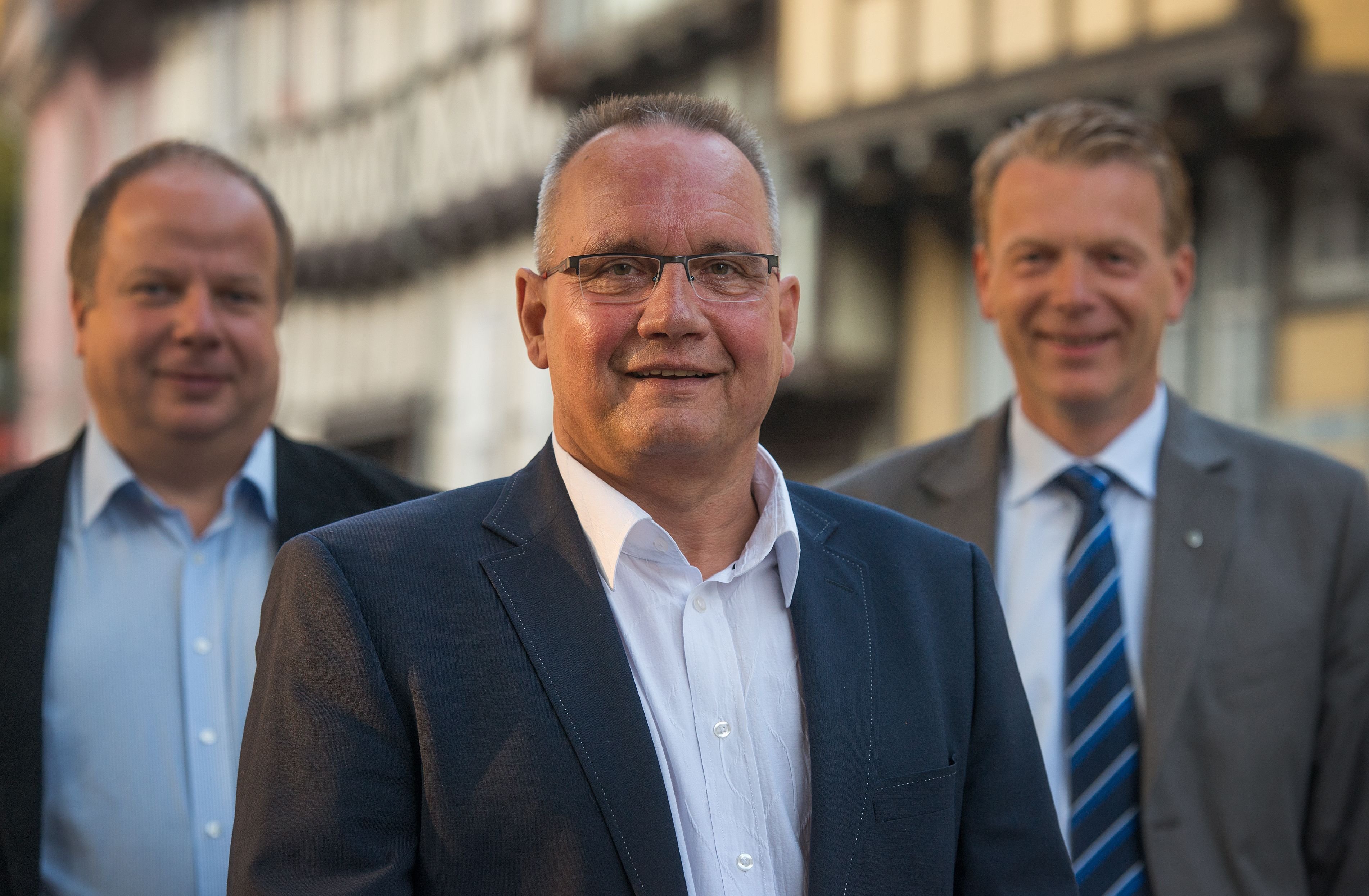 Quedlinburgs Bürgermeister Frank Ruch (mitte) empfängt die Jugendlichen des Schüleraustauschprogramms.