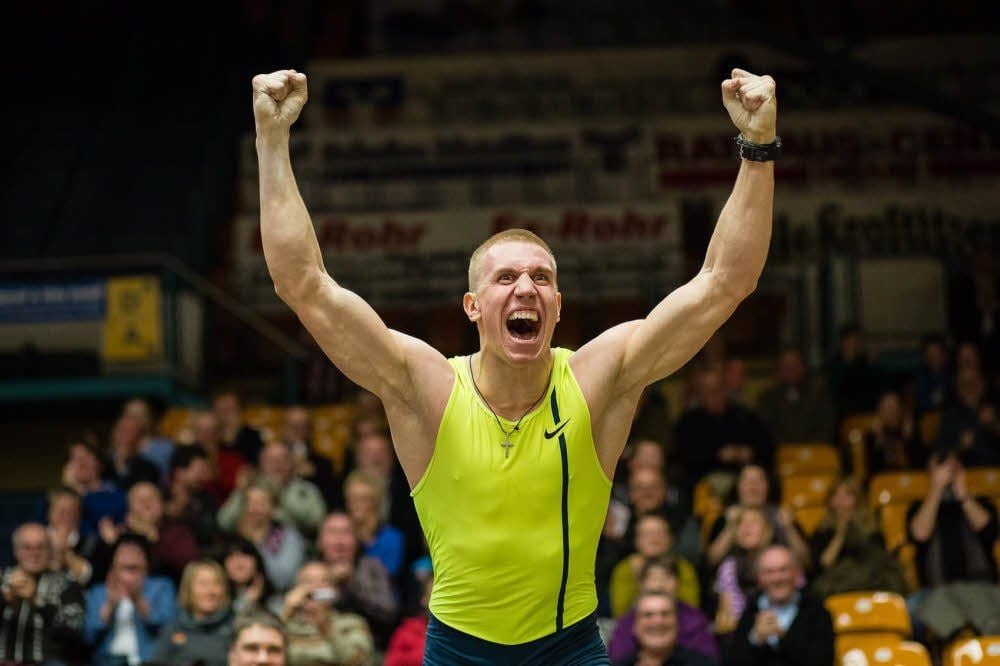 Freude pur: Piotr Lisek stellte am Mittwochabend mit 5,87 Metern einen neuen Meetingrekord in der Anhalt-Arena auf.