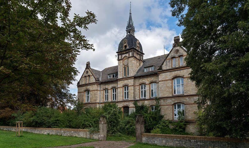 Das Querfurter Ständehaus gibt heute nur noch ein trauriges Bild ab. Der Besitzer lässt das Objekt verfallen.