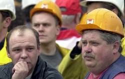 Bauarbeiter mit Helm (Archivbild) (Foto: dpa)