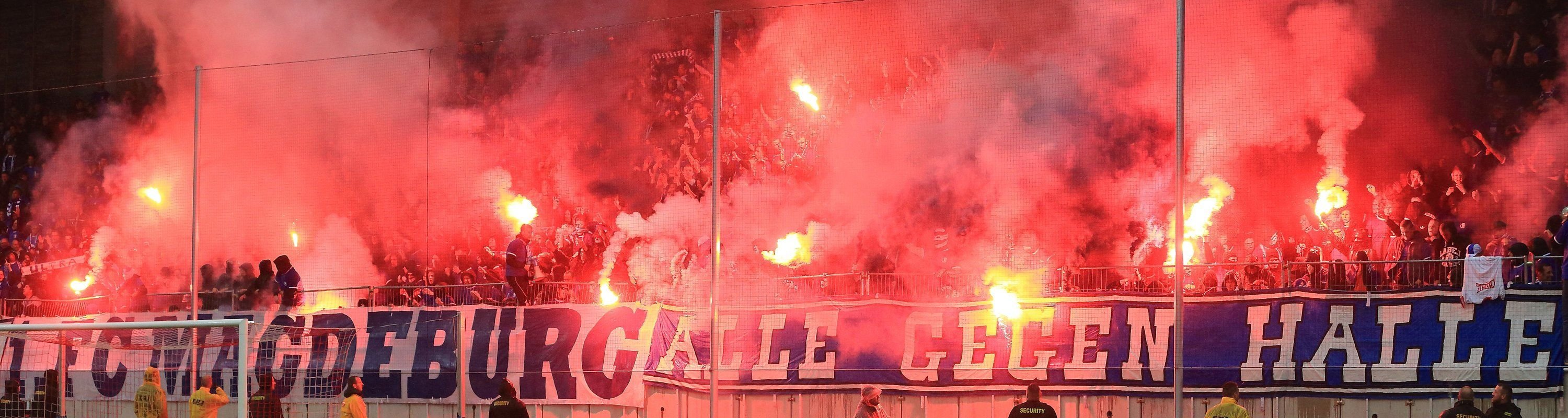 Der Block der FCM-Anhänger i Erdgas-Sportpark in Halle ist nach dem Landespokalspiel teilweise zerstört.