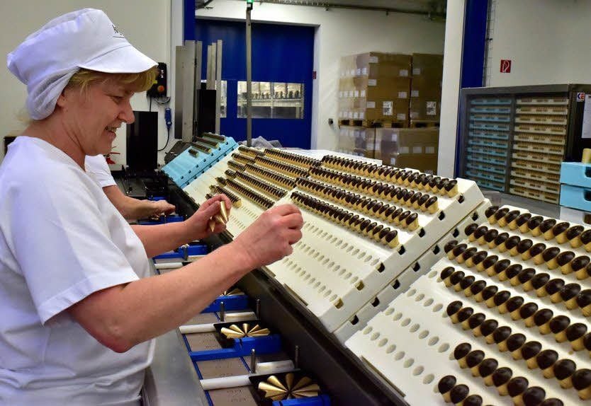 Die Nougat-Tütchen gehören zu den bekanntesten Produkten von Argenta in Weißenfels. Täglich werden davon 130 000 Stück hergestellt.