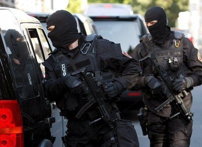 Serbische Spezialpolizisten (FOTO: DPA)